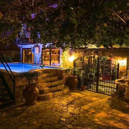 Saki 3* Budva